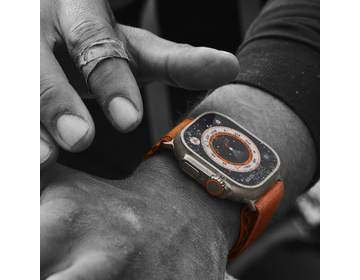 Apple Watch Ultra med Bergsloop Orange Large
